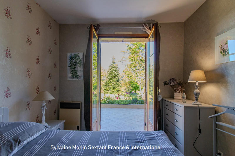 Maison - 220 m² - 7 pièces