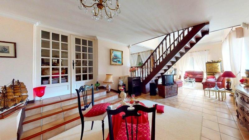 Villa - 220 m² - 6 pièces