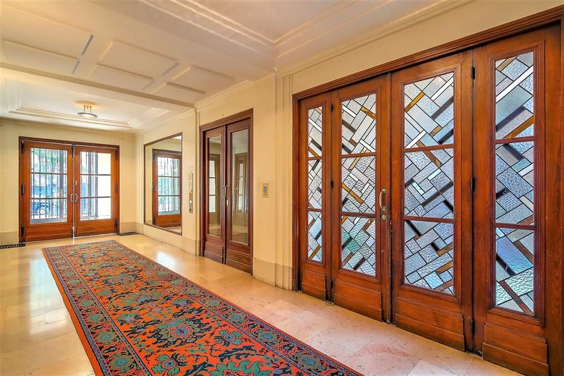 Appartement - 250 m² - 8 pièces