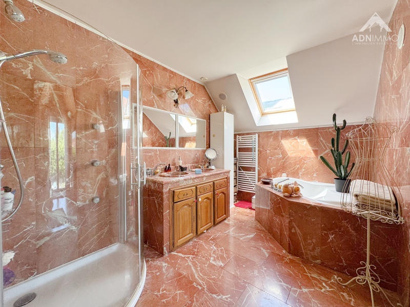 Maison - 212 m² - 5 pièces