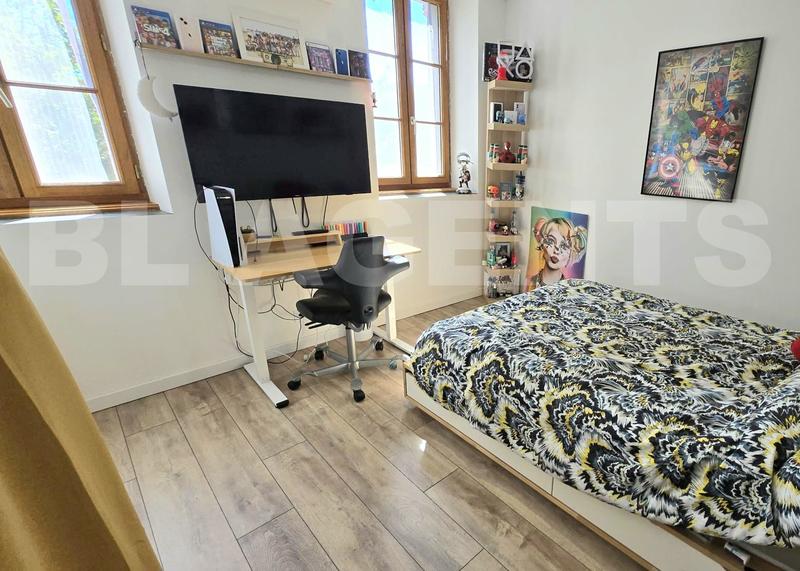 Maison - 300 m² - 8 pièces