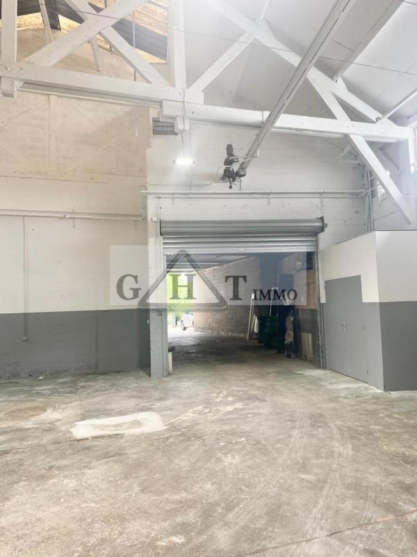 Entrepôt - 874 m²