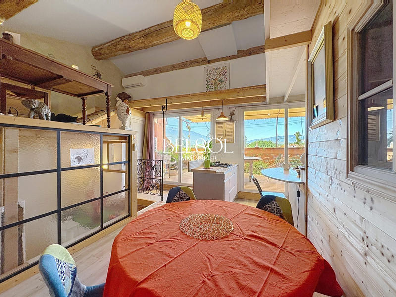 Maison - 210 m² - 6 pièces