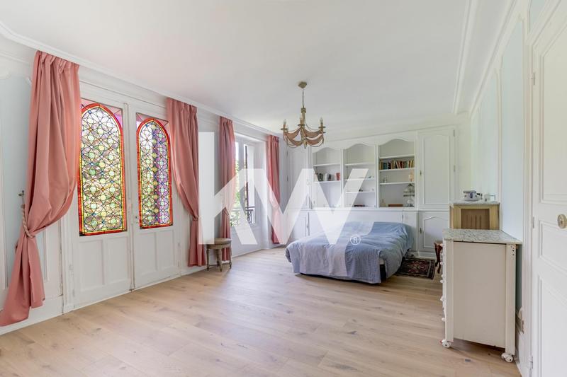 Maison - 256 m² - 9 pièces