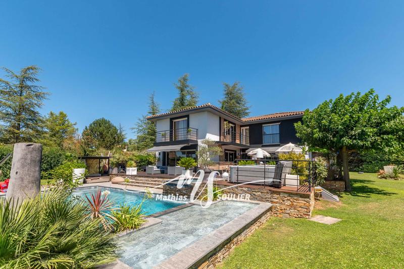 Maison - 300 m² - 8 pièces