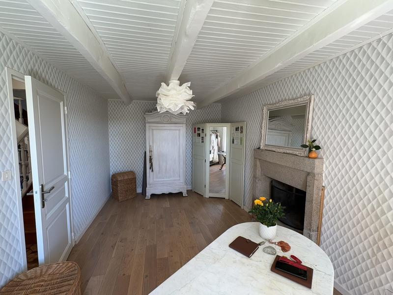 Maison - 201 m² - 7 pièces