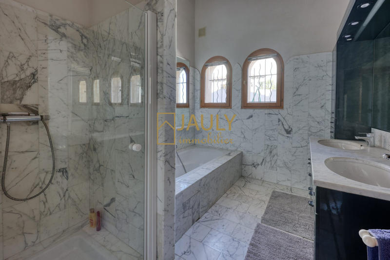 Villa - 190 m² - 8 pièces