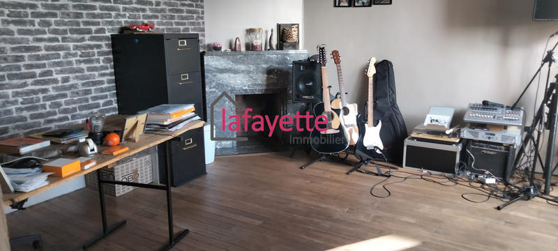 Maison traditionnelle - 250 m² - 10 pièces