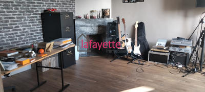 Maison traditionnelle - 250 m² - 10 pièces