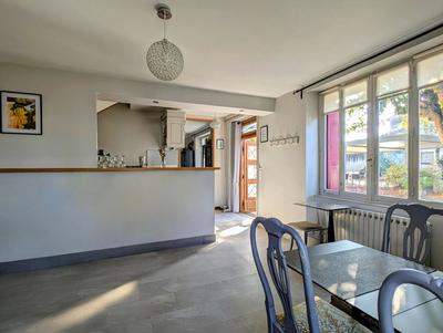 Maison - 238 m² - 8 pièces