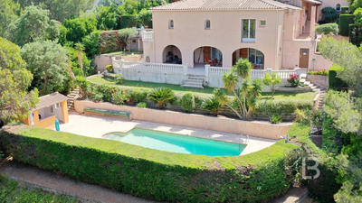 Maison - 229 m² - 9 pièces