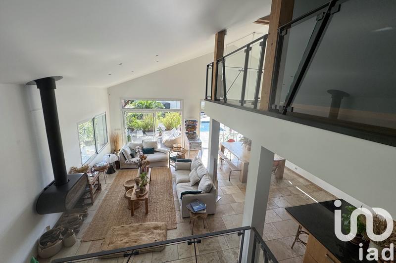 Maison - 238 m² - 6 pièces