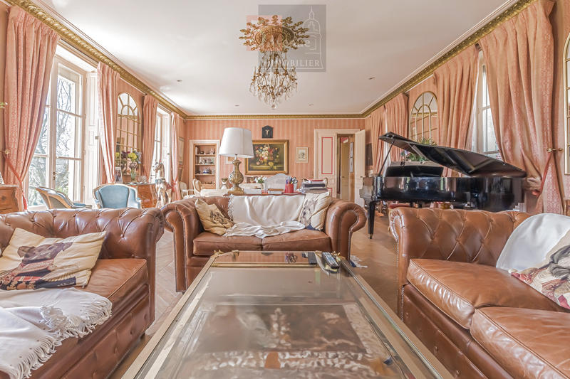 Maison - 430 m² - 11 pièces