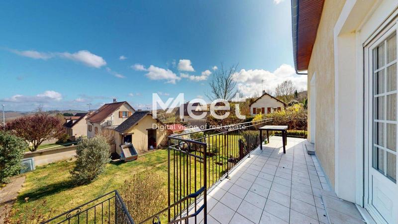 Maison - 210 m² - 8 pièces