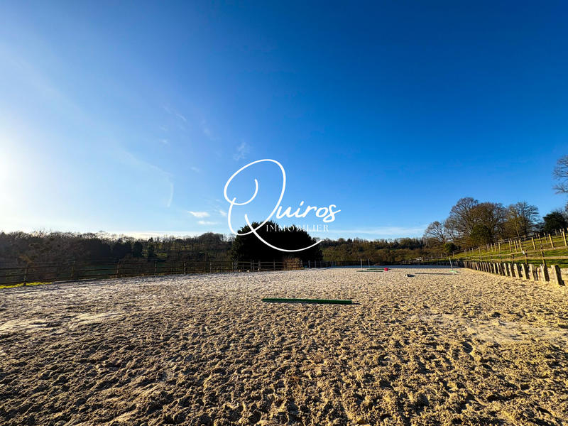 Maison - 318 m² - 11 pièces