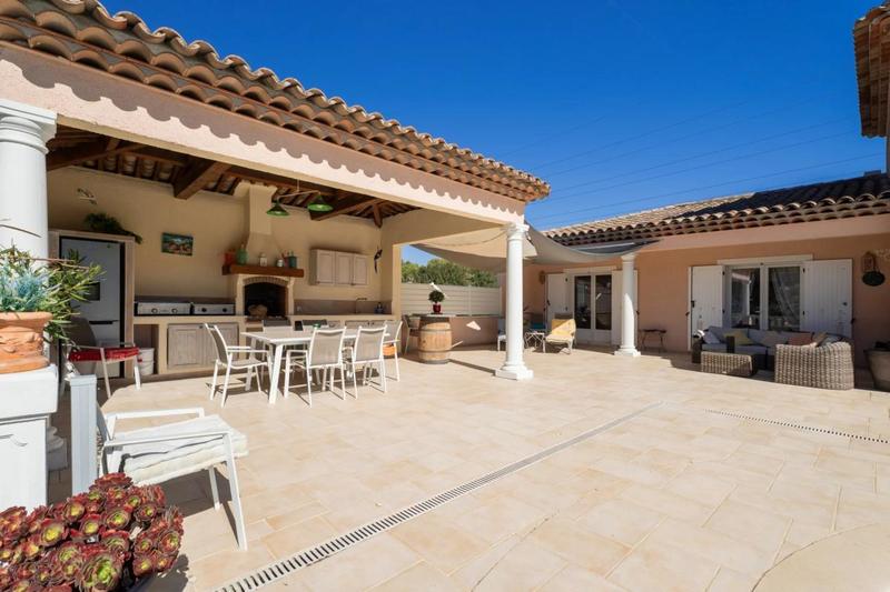 Villa - 256 m² - 8 pièces