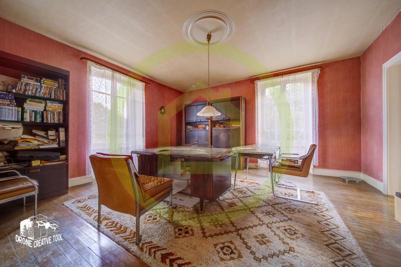 Maison - 241 m² - 8 pièces