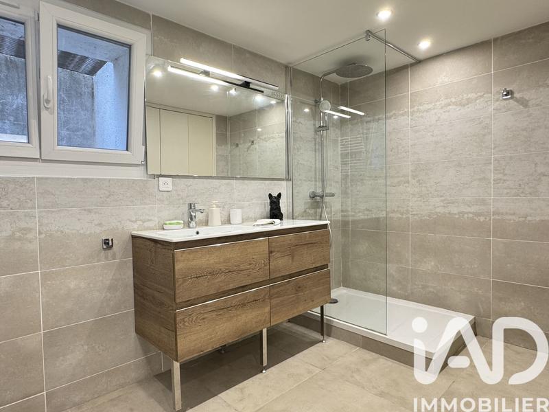 Maison - 250 m² - 10 pièces