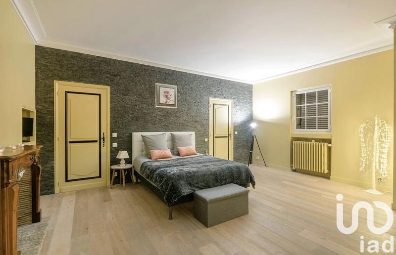 Maison - 800 m² - 18 pièces