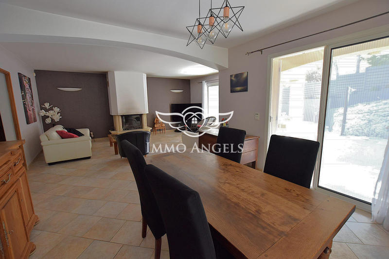 Villa - 206 m² - 9 pièces