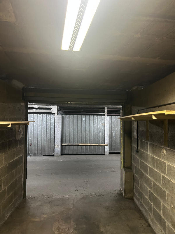 Parking / Garage - 14 m²