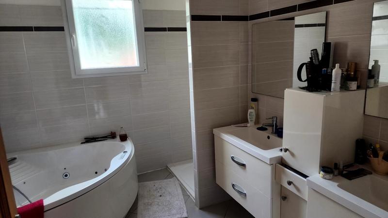 Maison - 137 m² - 5 pièces