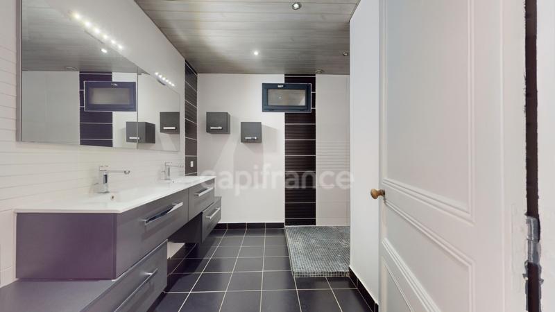 Maison - 179 m² - 7 pièces