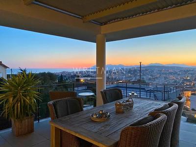 Villa - 242 m² - 6 pièces