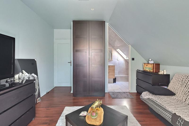 Maison - 187 m² - 9 pièces