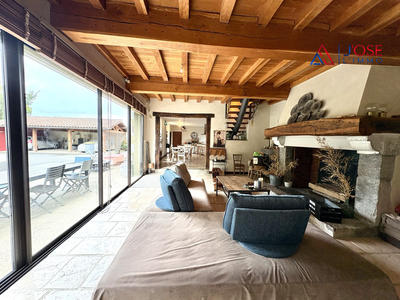 Maison - 228 m² - 7 pièces