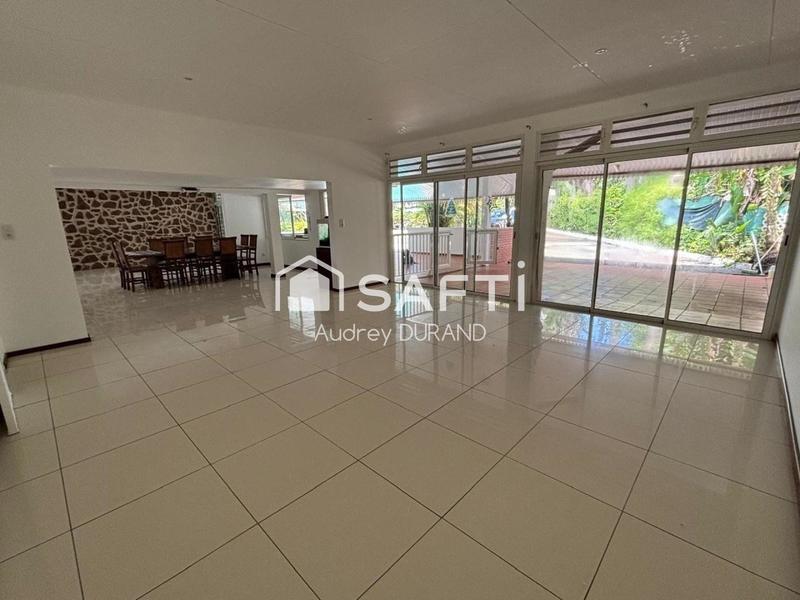 Maison - 211 m² - 5 pièces