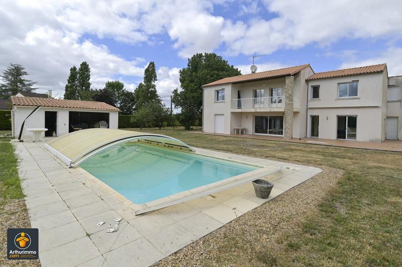 Maison - 236 m² - 7 pièces