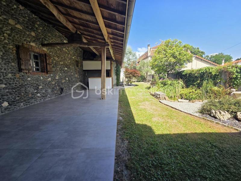 Propriété - 261 m² - 7 pièces