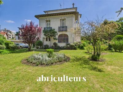 Appartement - 165 m² - 6 pièces