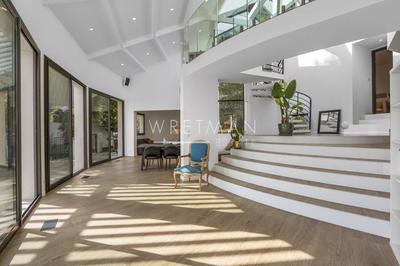 Maison - 214 m² - 7 pièces