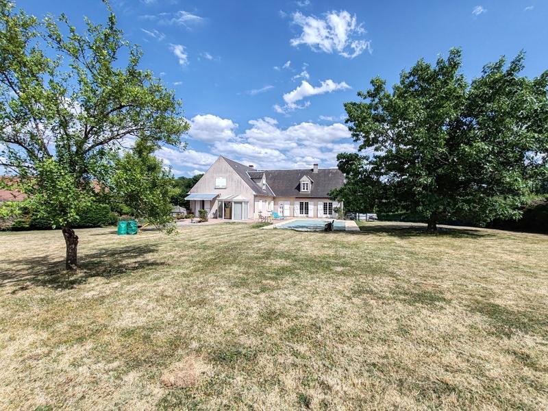 Maison - 445 m² - 15 pièces