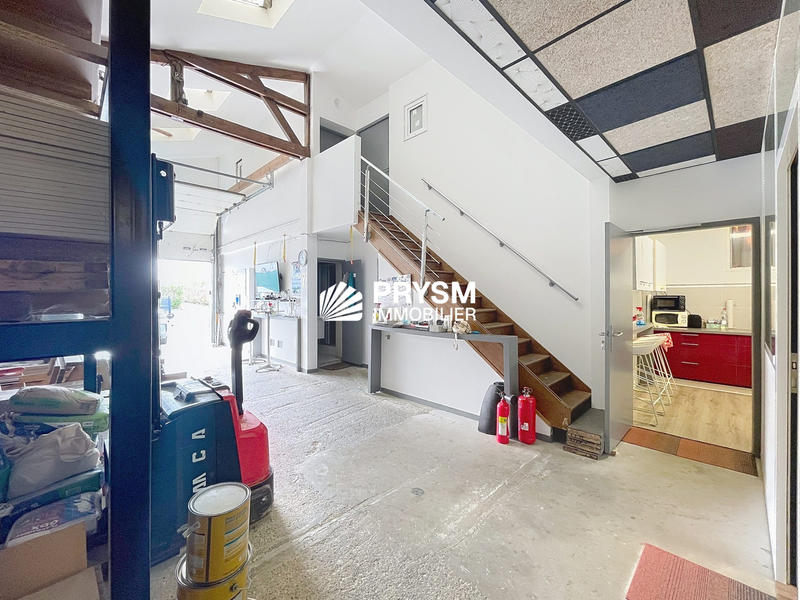 Local d'activités - 242 m²