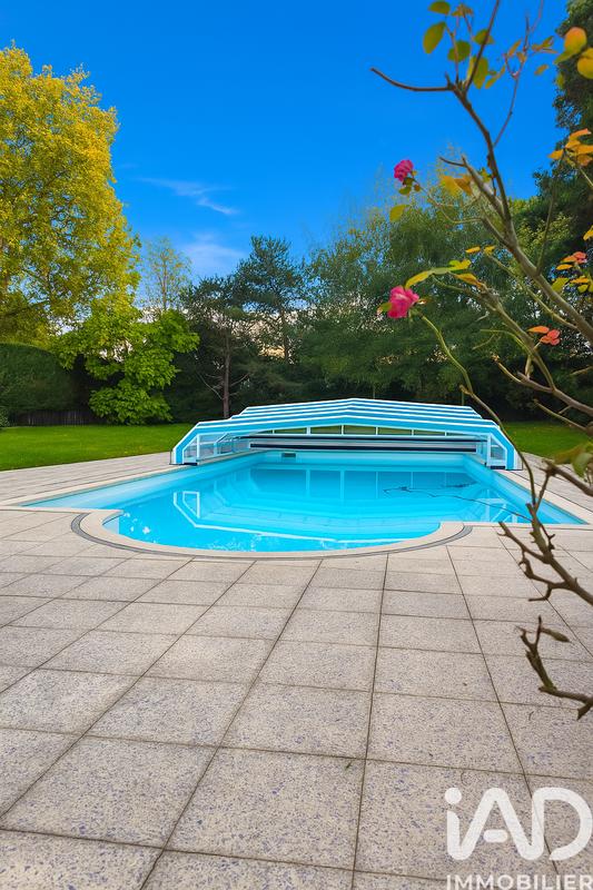 Maison - 375 m² - 11 pièces