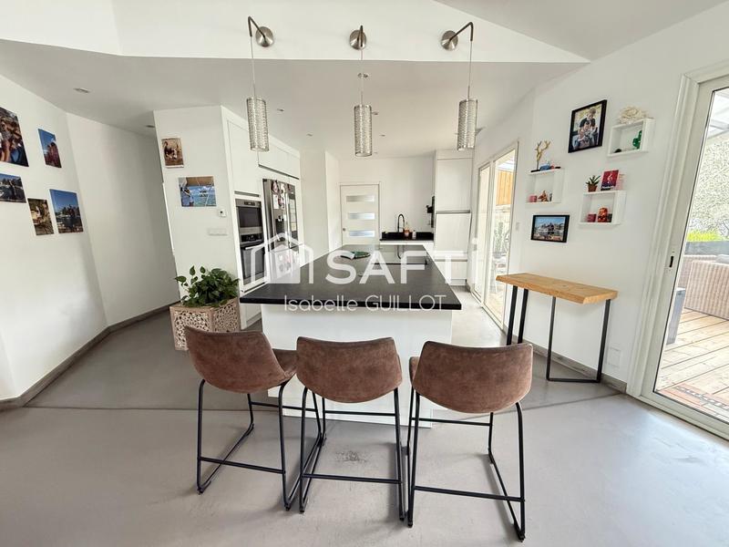 Maison - 240 m² - 9 pièces