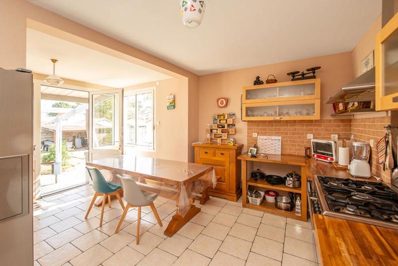 Maison - 220 m² - 6 pièces