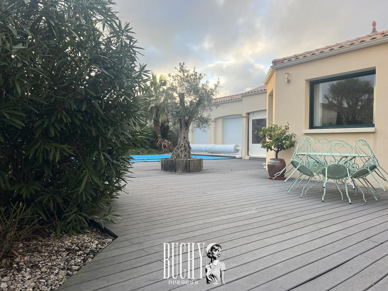 Maison - 202 m² - 7 pièces