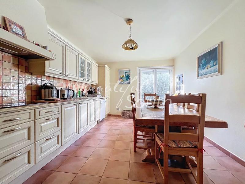 Maison - 278 m² - 8 pièces