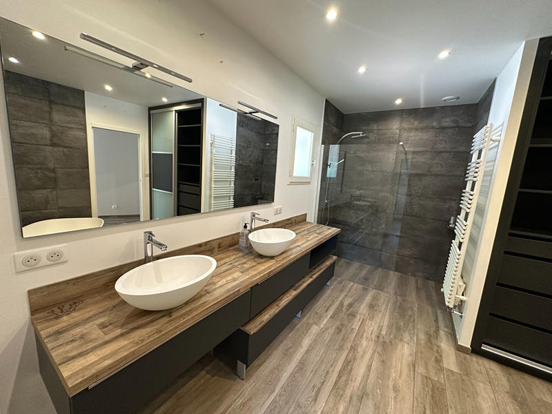 Maison - 307 m² - 9 pièces