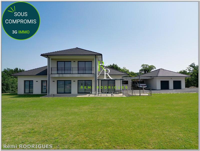 Maison - 196 m² - 7 pièces