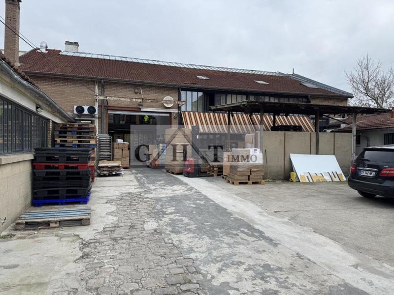 Entrepôt - 620 m²