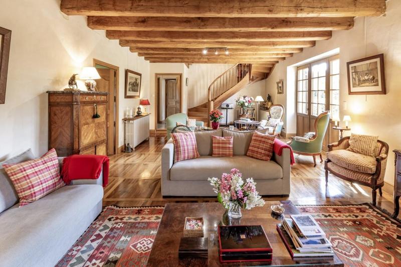 Maison - 320 m² - 8 pièces