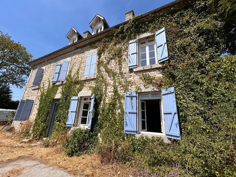 Maison - 420 m² - 12 pièces