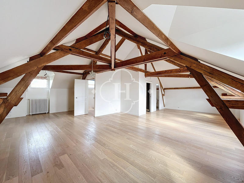 Maison - 225 m² - 8 pièces