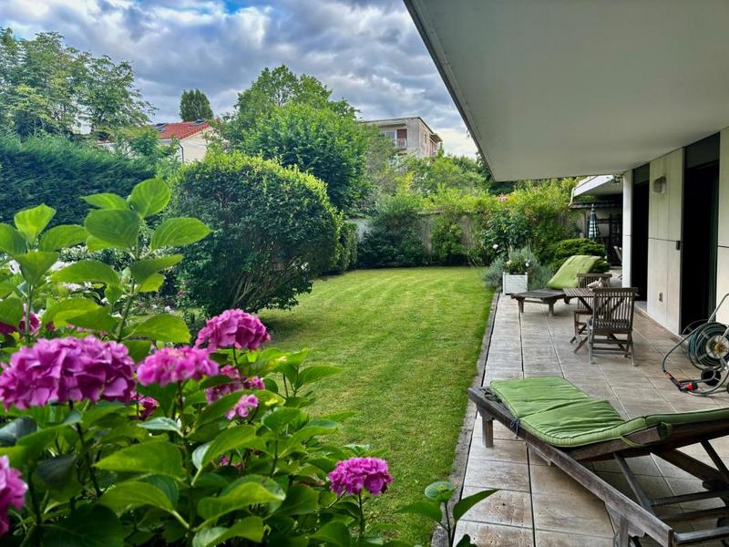 Appartement - 238 m² - 8 pièces