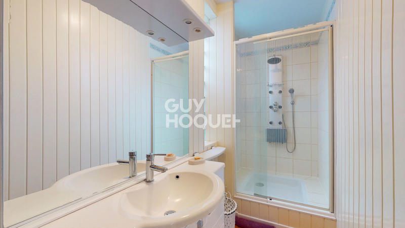 Maison - 200 m² - 7 pièces